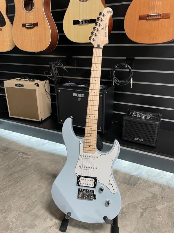 Электрогитара Yamaha PACIFICA112VM ICE BLUE