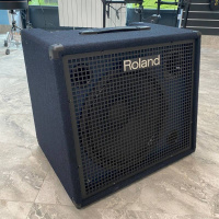Комбоусилитель Roland KC-600 Комбоусилитель Roland KC-600