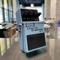 Гитарная педаль Boss CE-5 Гитарная педаль Boss CE-5